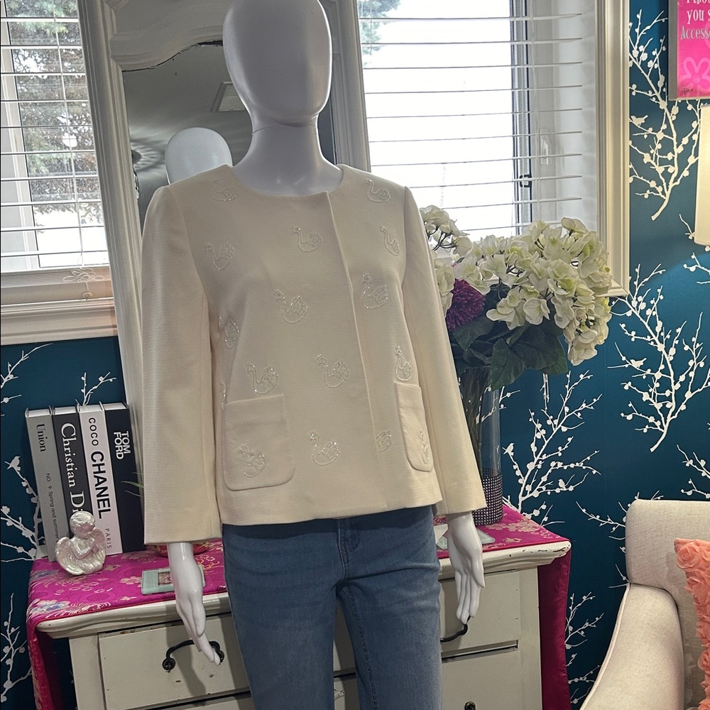 ELEGANT, Women's Cream blazer with gorgeous handmade detailed SWANS in front. - Picture 5 of 14